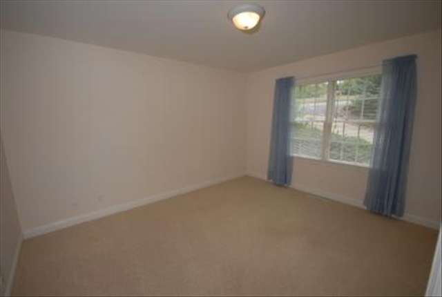 426 South Cove Road, Unit BERWICK Seneca, SC 29672 - Photo 14 of 16 Gallery Image 14