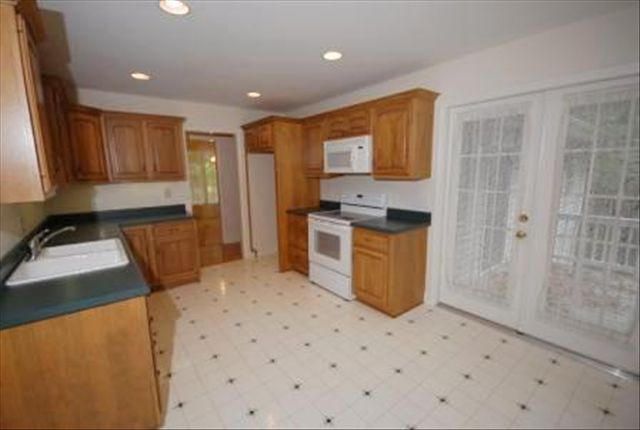 426 South Cove Road, Unit BERWICK Seneca, SC 29672 - Photo 6 of 16 Gallery Image 6