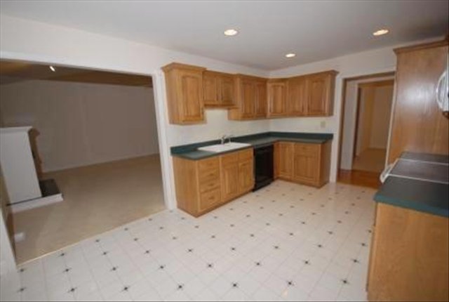 426 South Cove Road, Unit BERWICK Seneca, SC 29672 - Photo 7 of 16 Gallery Image 7