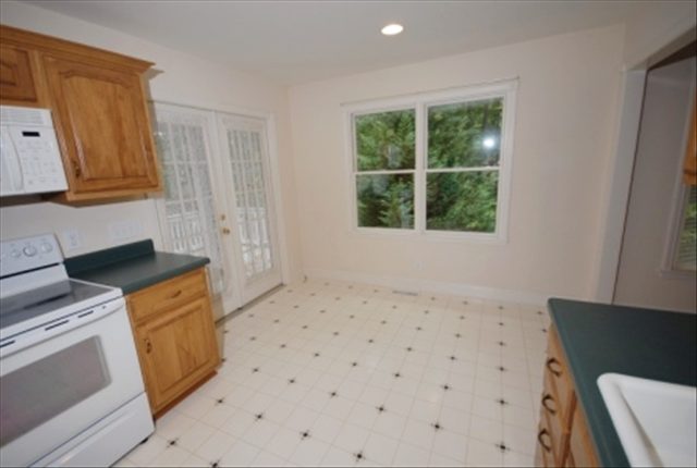 426 South Cove Road, Unit BERWICK Seneca, SC 29672 - Photo 8 of 16 Gallery Image 8