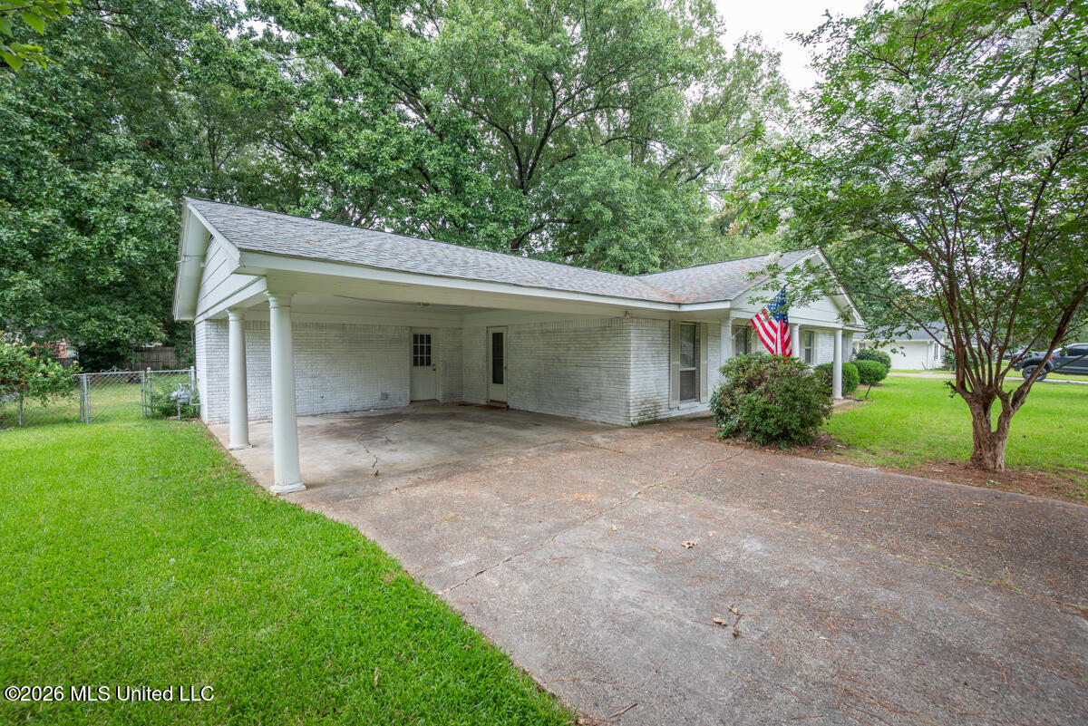 702 Cypress Road Starkville, MS 39759 - Photo 3 of 17 DSC_0077 (1)