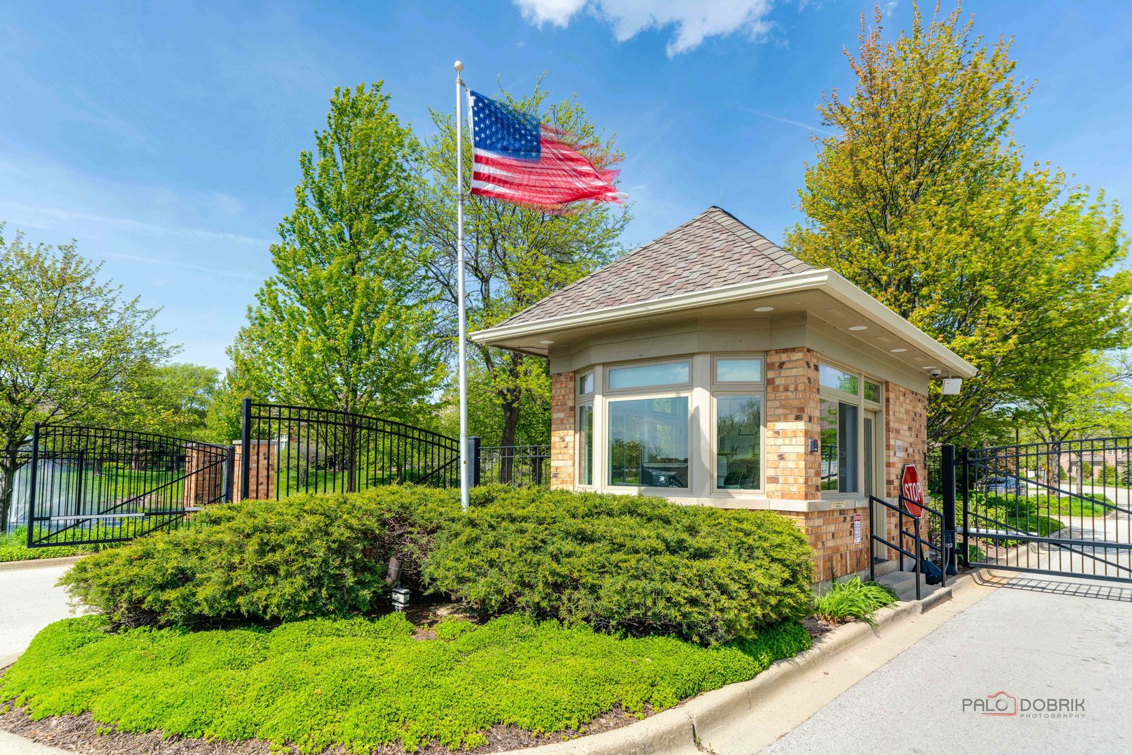2148 Royal Ridge Drive Northbrook, IL 60062 - Photo 2 of 47