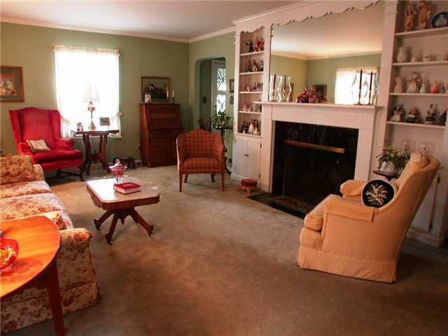 2566 Wexford Road Columbus, OH 43221 - Photo 4 of 18