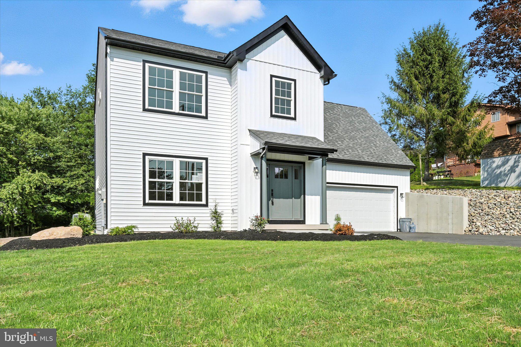 57 Ardmore Avenue Tamaqua, PA 18252 - Photo 3 of 34 a front view of a house with a yard