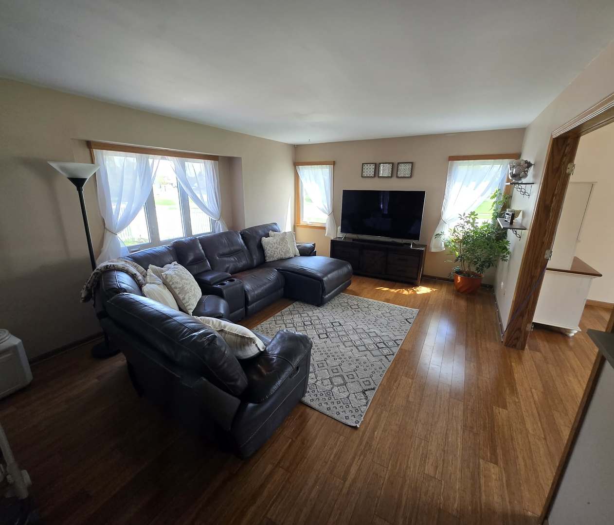 8141 Old Mill Road Frankfort, IL 60423 - Photo 12 of 39 a living room with furniture flat screen tv and a fireplace