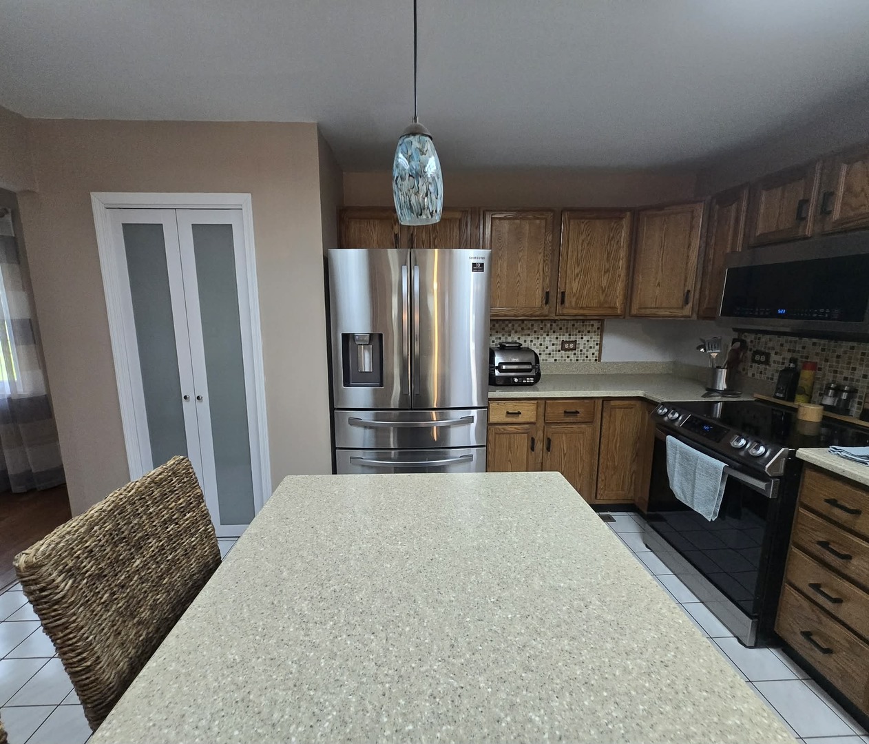 8141 Old Mill Road Frankfort, IL 60423 - Photo 20 of 39 a kitchen with stainless steel appliances granite countertop a refrigerator a sink dishwasher a stove and a refrigerator with wooden floor