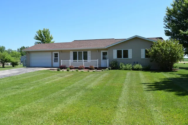 $164,500 | 330 3rd Street, Middle River, MN 56737