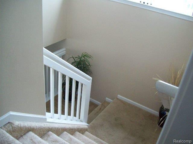 52103 Rivard Road New Baltimore, MI 48047 - Photo 8 of 20 LANDING TO UPPER