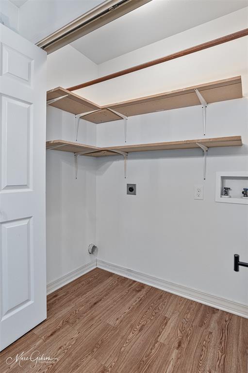 1140 Linton Road Benton, LA 71006 - Photo 13 of 39 a view of an empty room with wooden floor