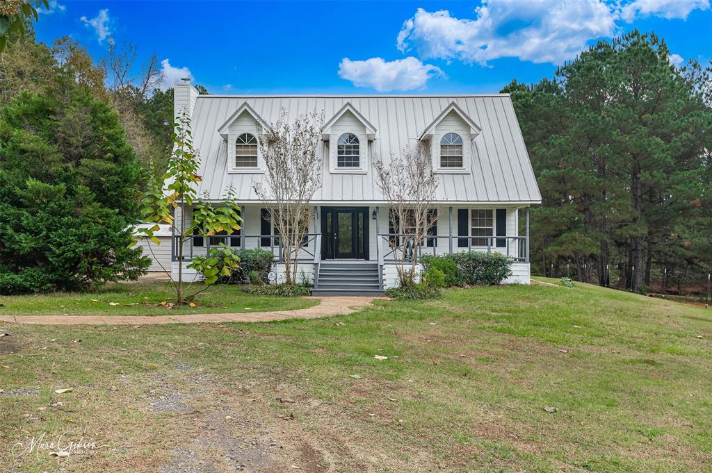 1140 Linton Road Benton, LA 71006 - Photo 2 of 39 a front view of a house with a yard