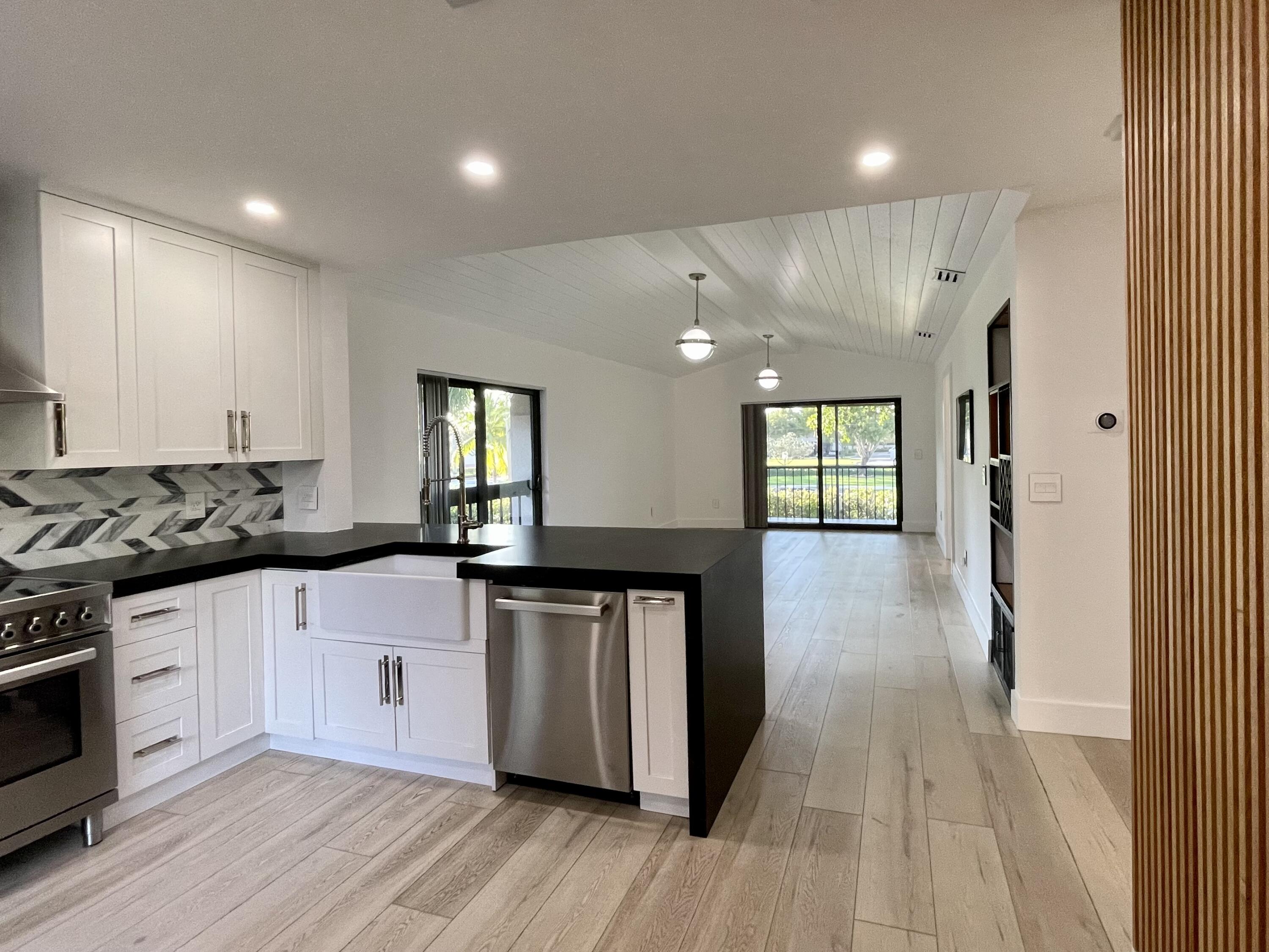 350 Club Circle, Unit 207 Boca Raton, FL 33487 - Photo 4 of 23 FullSizeRender