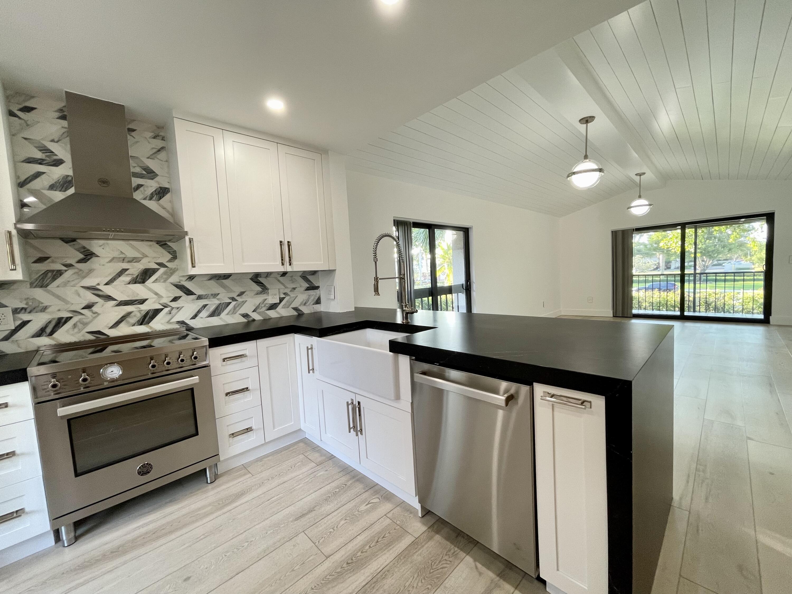 350 Club Circle, Unit 207 Boca Raton, FL 33487 - Photo 5 of 23 FullSizeRender
