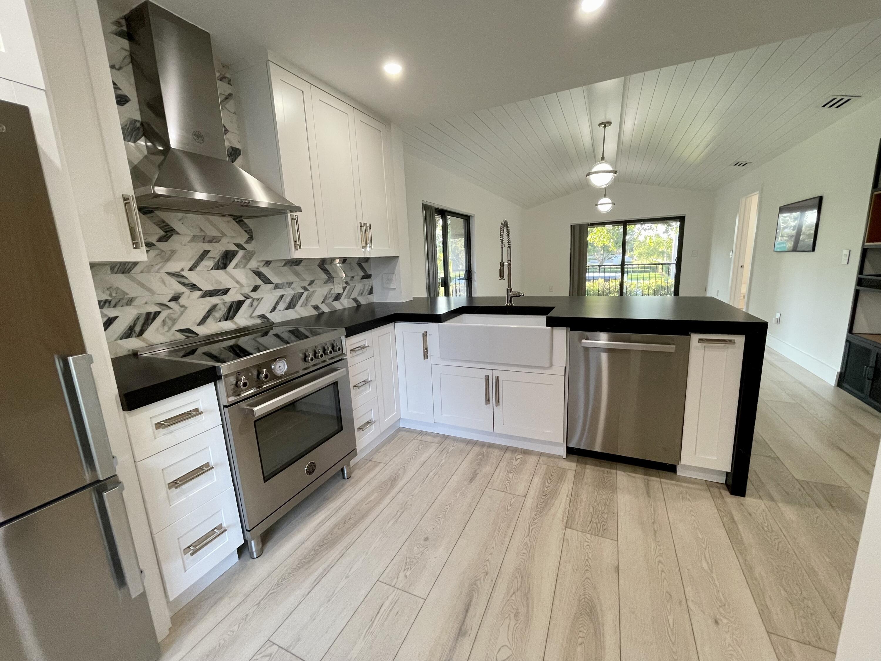 350 Club Circle, Unit 207 Boca Raton, FL 33487 - Photo 6 of 23 FullSizeRender