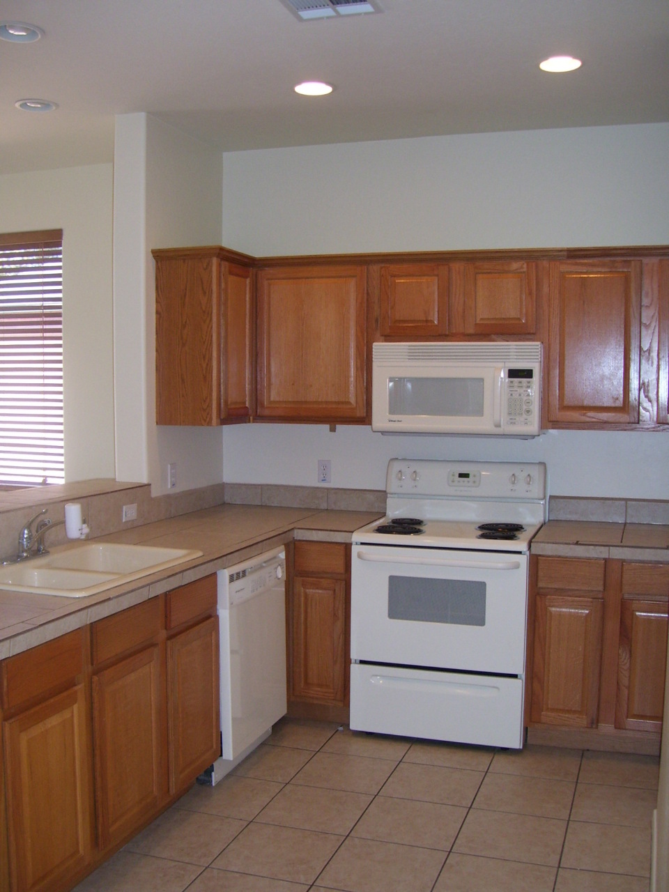 403 West Christopher Point Payson, AZ 85541 - Photo 3 of 12 Kitchen