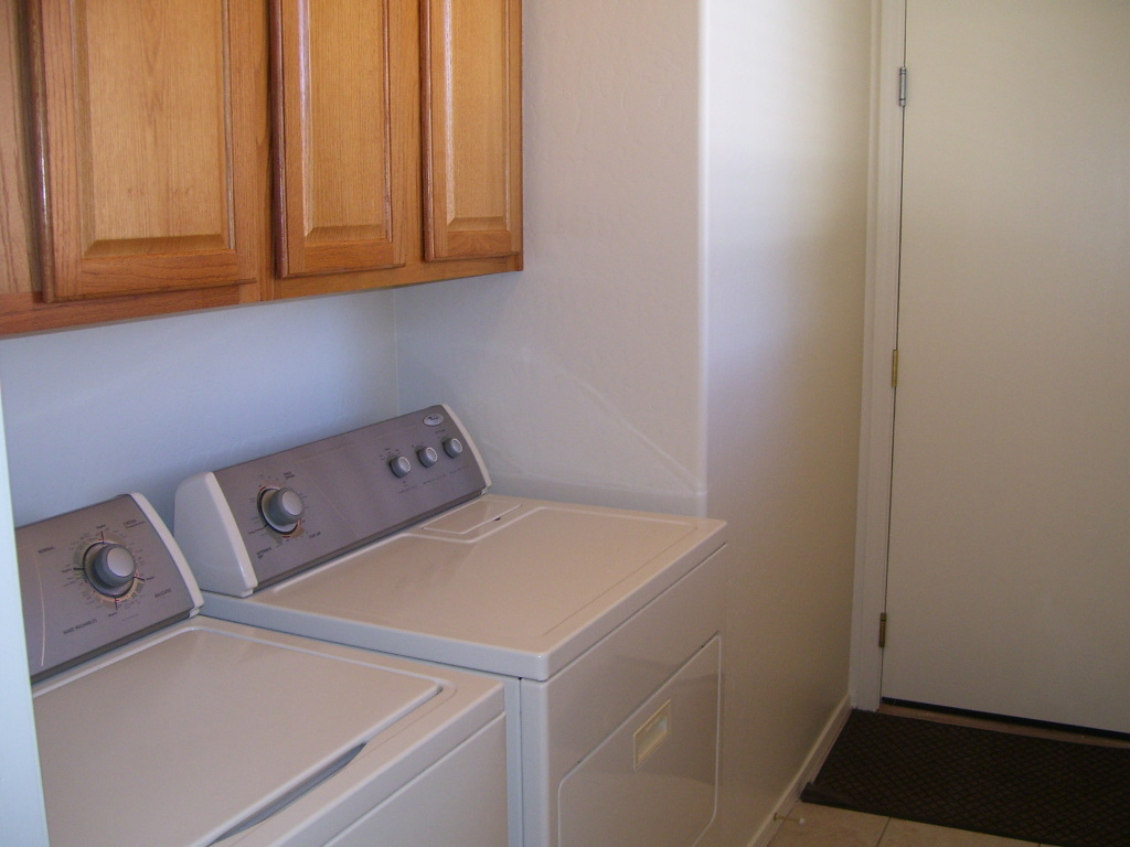 403 West Christopher Point Payson, AZ 85541 - Photo 6 of 12 Laundry room w/W&D