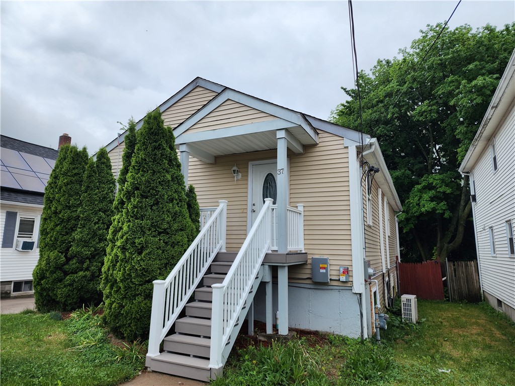 37 Mercy Street Providence, RI 02909 - Photo 1 of 17
