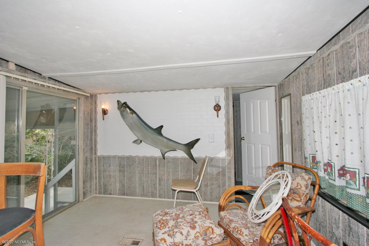 101 Paradise Point Road Satsuma, FL 32189 - Photo 3 of 8 family room