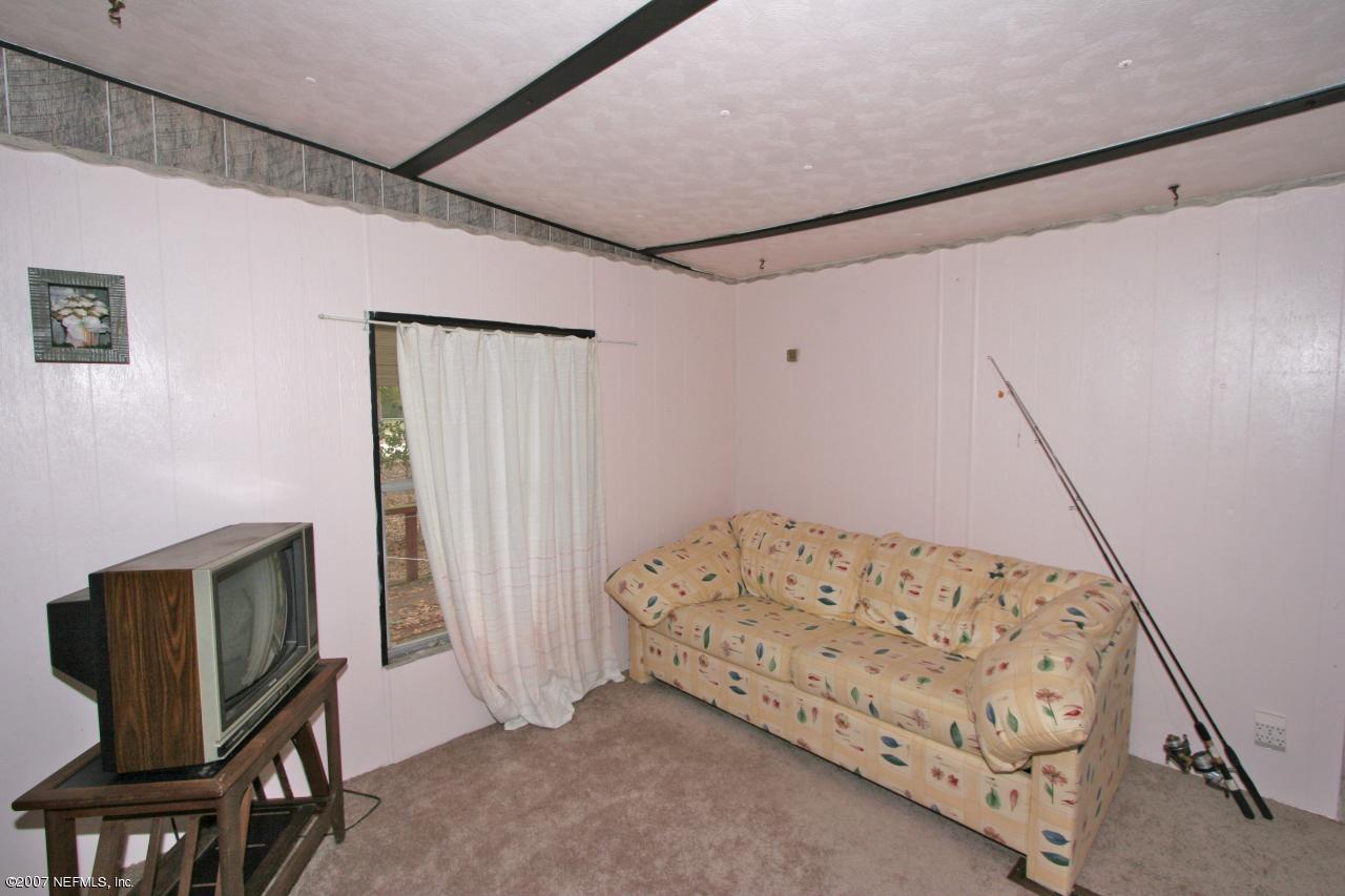 101 Paradise Point Road Satsuma, FL 32189 - Photo 4 of 8 living room