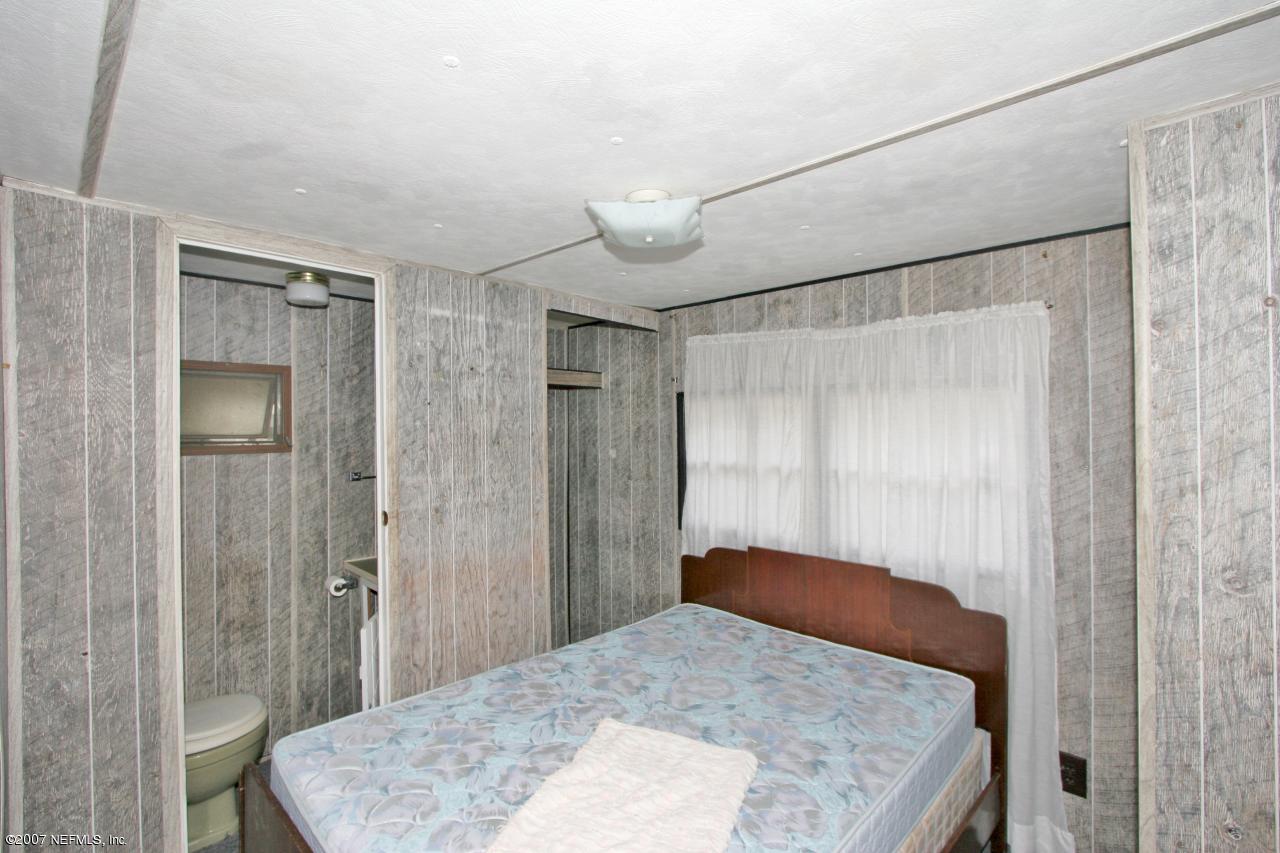 101 Paradise Point Road Satsuma, FL 32189 - Photo 5 of 8 master bedroom
