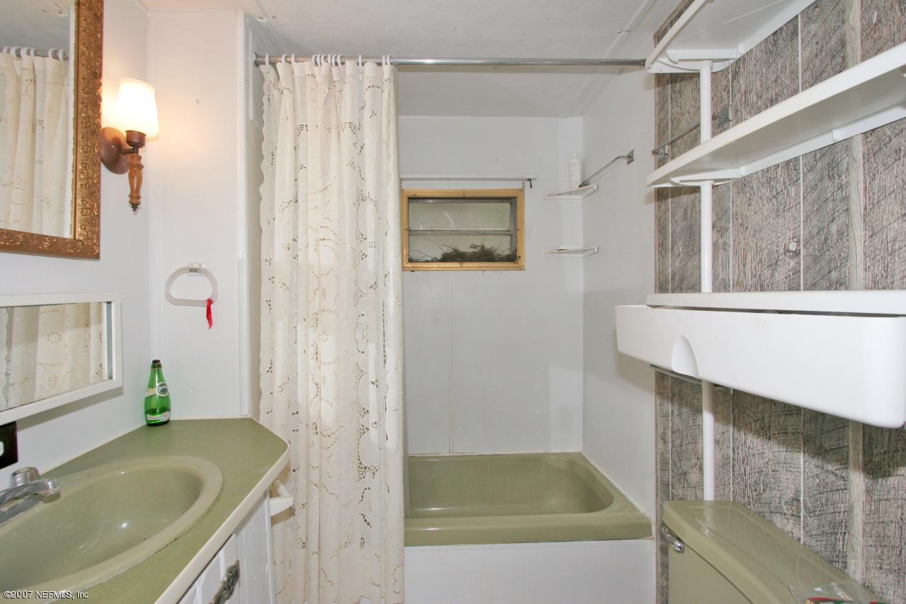 101 Paradise Point Road Satsuma, FL 32189 - Photo 6 of 8 bath