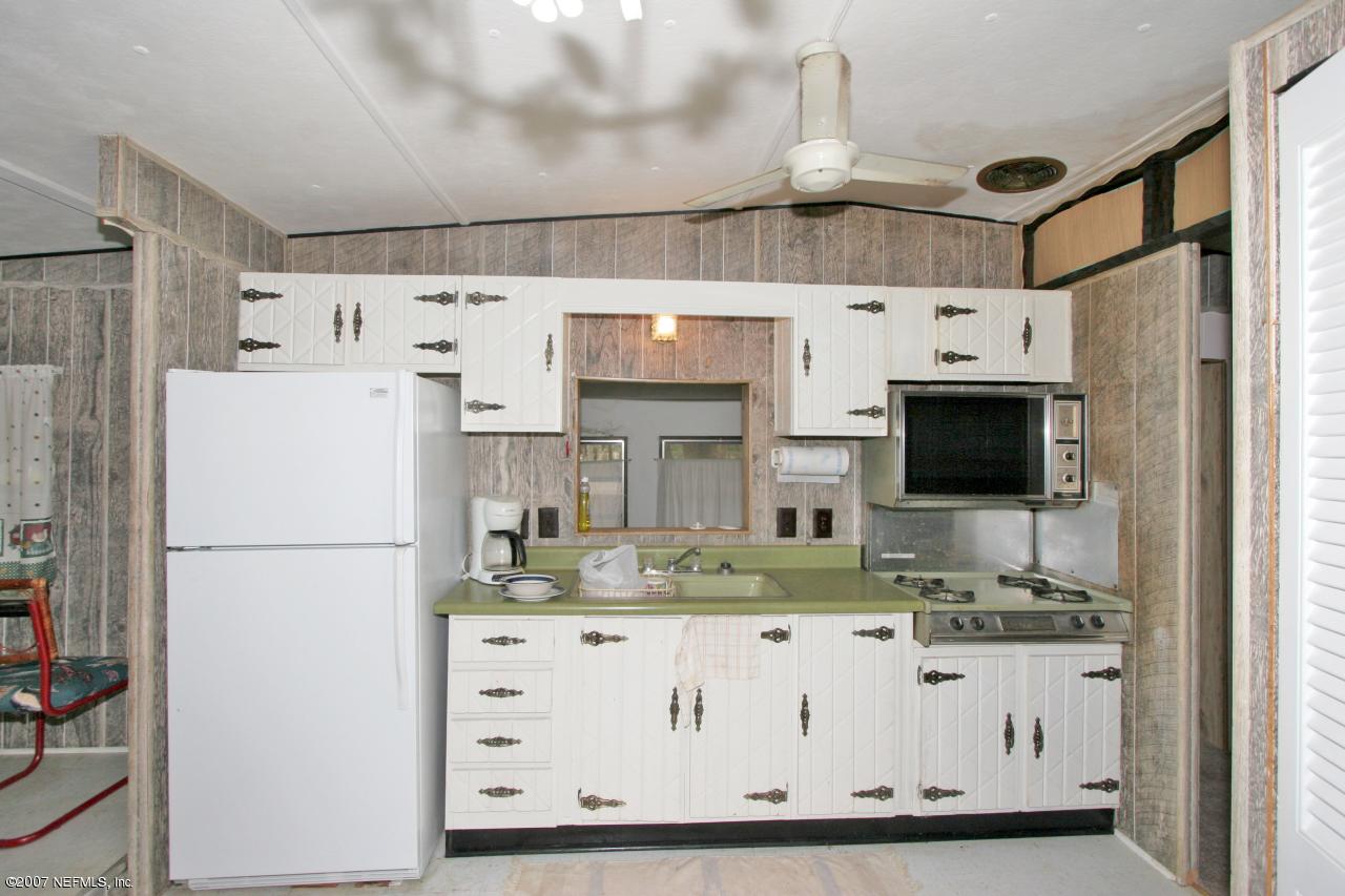 101 Paradise Point Road Satsuma, FL 32189 - Photo 8 of 8 kitchen