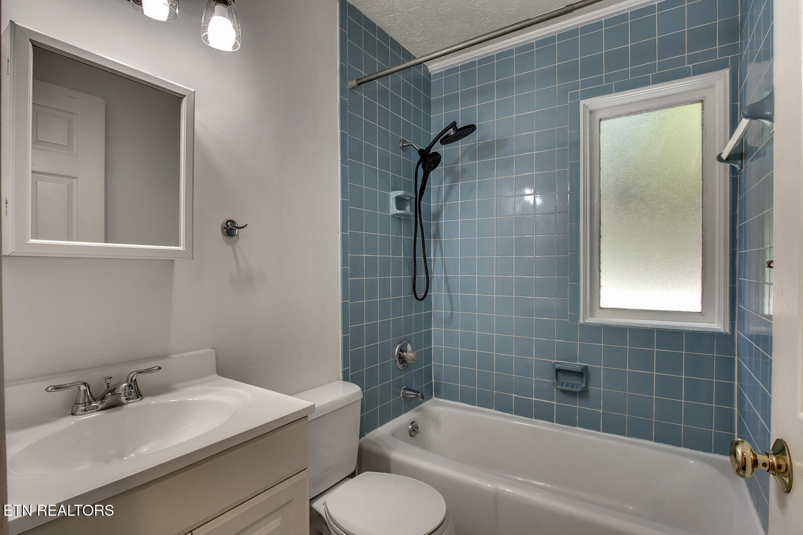 102 Oxford Road Oak Ridge, TN 37830 - Photo 25 of 59 25_OxfordRoad_102_GuestBath
