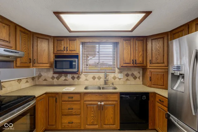 $279,900 | 6559 West 1000 North, Fountaintown, IN 46130