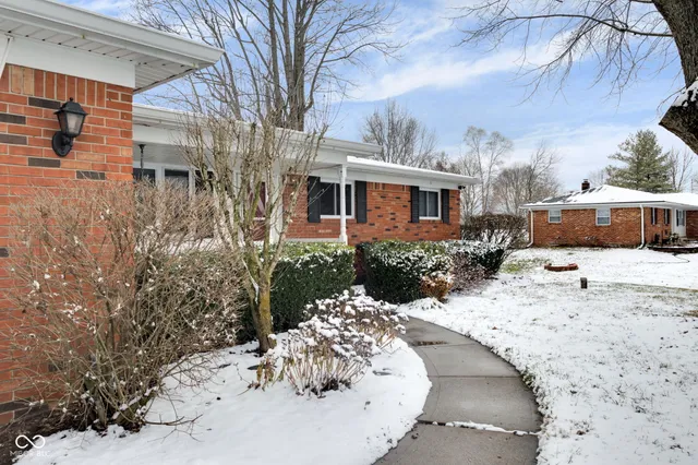 $279,900 | 6559 West 1000 North, Fountaintown, IN 46130