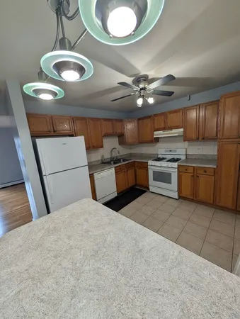 $1,625 | 8856 North Shore Drive, Unit 1E, Des Plaines, IL 60016