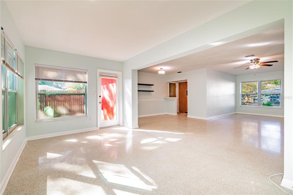 677 Oakwood Drive Dunedin, FL 34698 - Photo 16 of 31