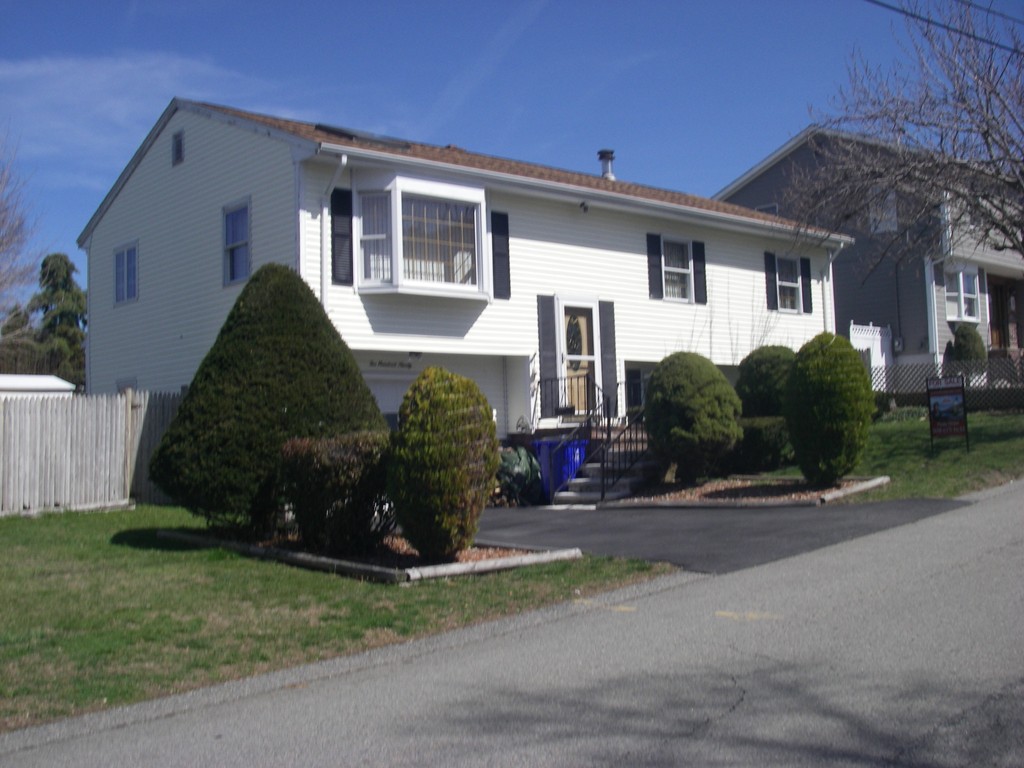 290 America Street Fall River, MA 02721 - Photo 3 of 18