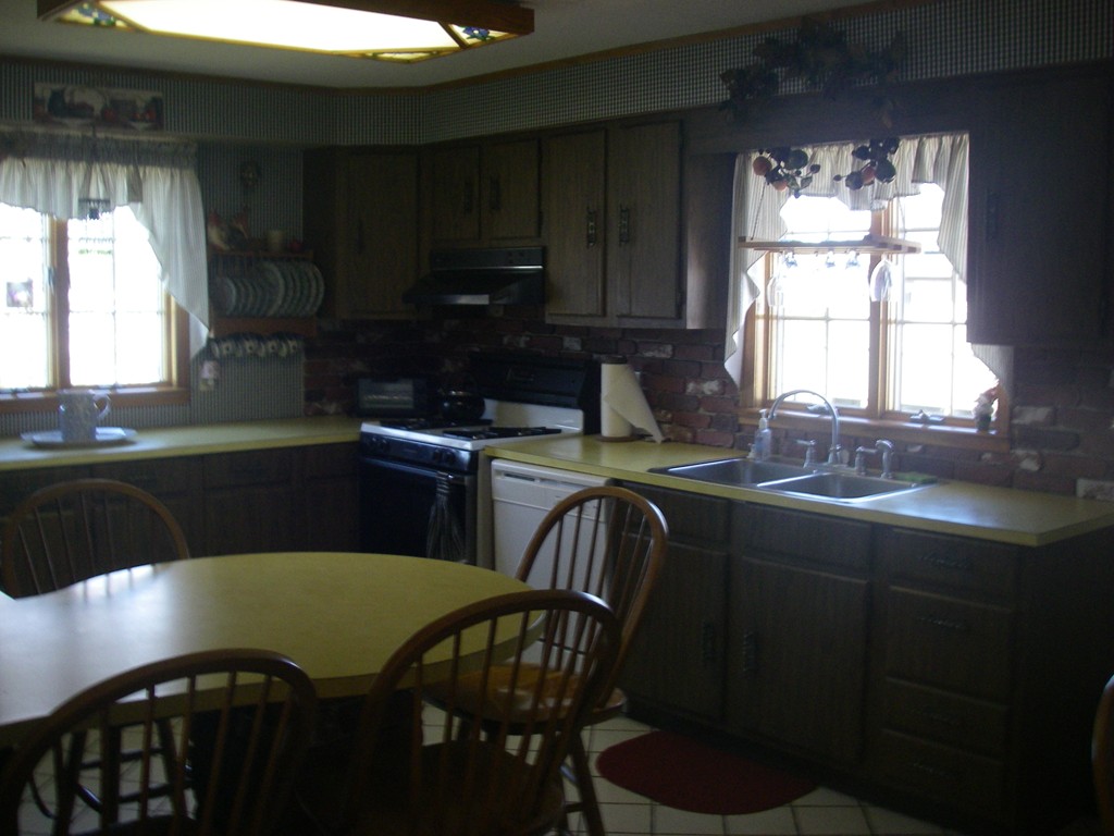 290 America Street Fall River, MA 02721 - Photo 5 of 18