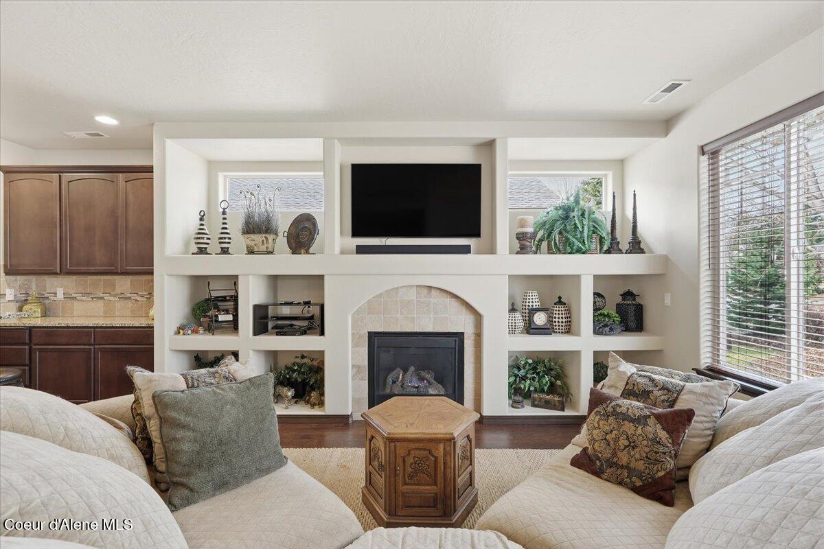 1160 West Grove Way Coeur D'Alene, ID 83815 - Photo 5 of 21 11-1160 W Grove Way_RedHogWay