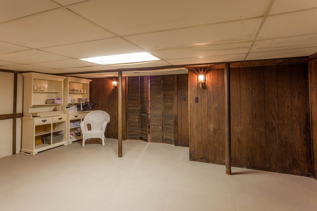 336 Mendall Road Acushnet, MA 02743 - Photo 25 of 30 a view of a livingroom with furniture