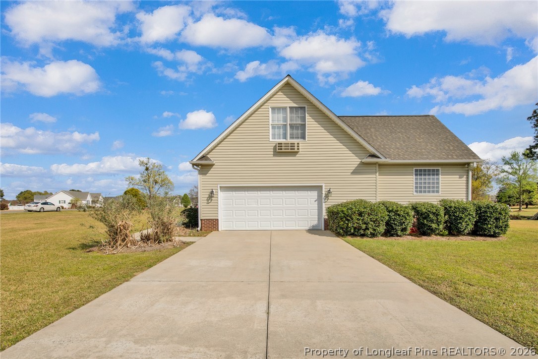 73 Timberlake Drive Clinton, NC 28328 - Photo 4 of 37 a front view of house with yard and green space