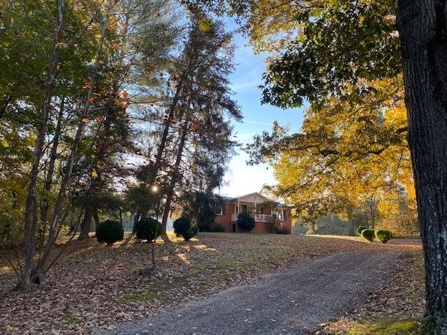 4656 Blackstone Road Blackstone, VA 23824 - Photo 4 of 27 Gallery Image 4