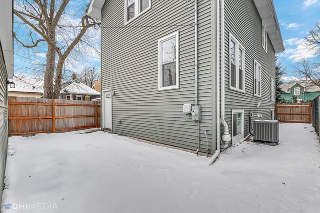 $559,999 | 19 Augusta Street, Oak Park, IL 60302