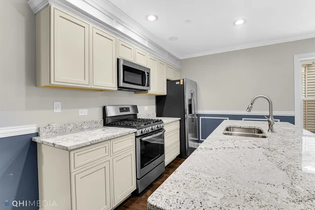 $559,999 | 19 Augusta Street, Oak Park, IL 60302