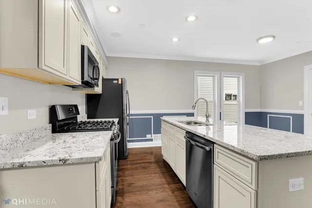 $559,999 | 19 Augusta Street, Oak Park, IL 60302