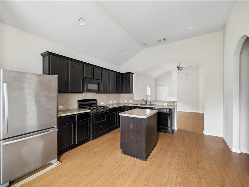 7534 Abbey Point Lane Houston, TX 77049 - Photo 3 of 10