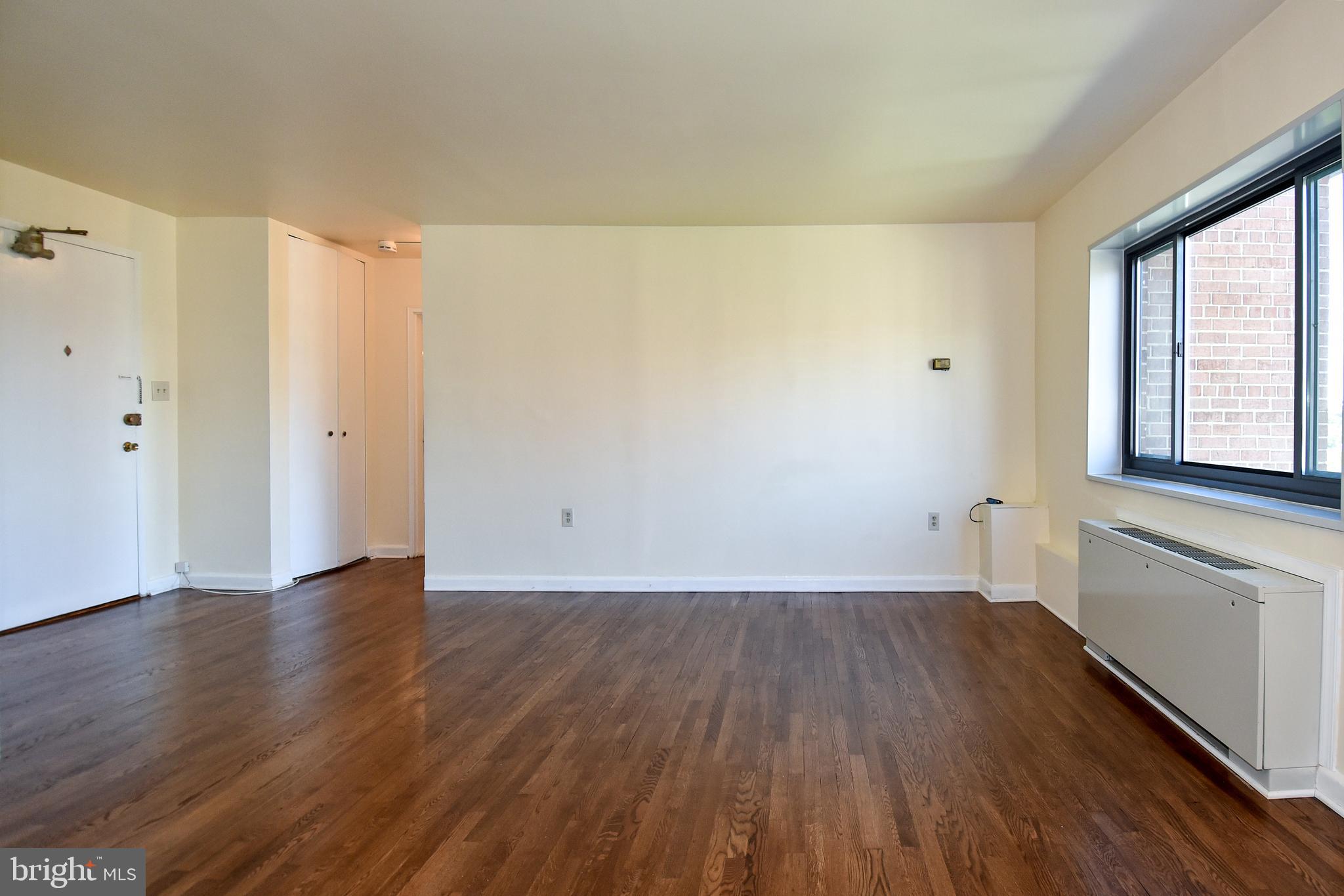 1200 South Arlington Ridge Road, Unit 703 Arlington, VA 22202 - Photo 9 of 38 Living Room