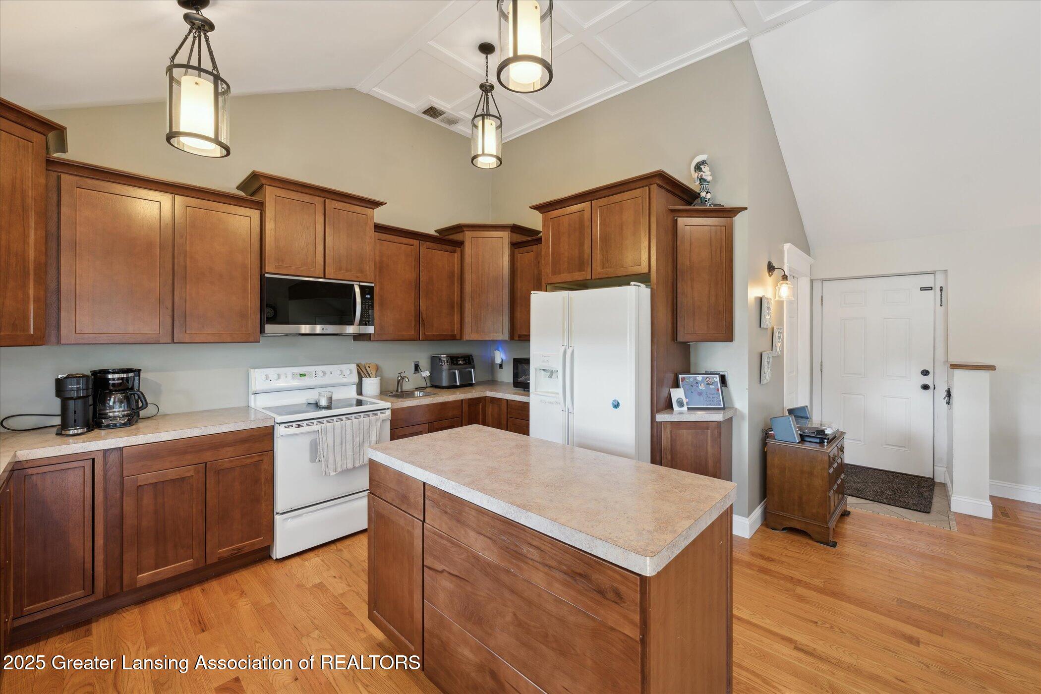 1800 Aiken Road Owosso, MI 48867 - Photo 14 of 41 kitchen