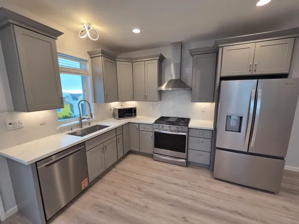 $4,250 | 645 Gellert, Daly City, CA 94015
