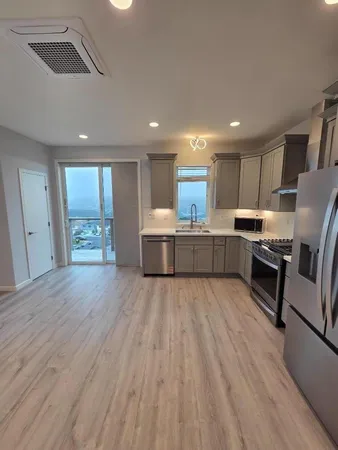$4,250 | 645 Gellert, Daly City, CA 94015