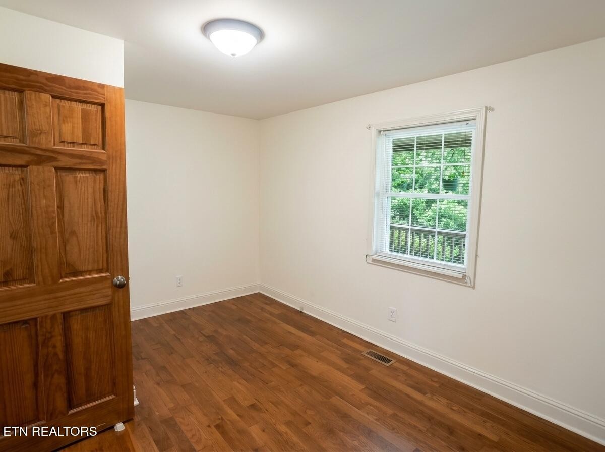 1459 Old Elmore Road Crossville, TN 38571 - Photo 18 of 36 Gallery Image 18