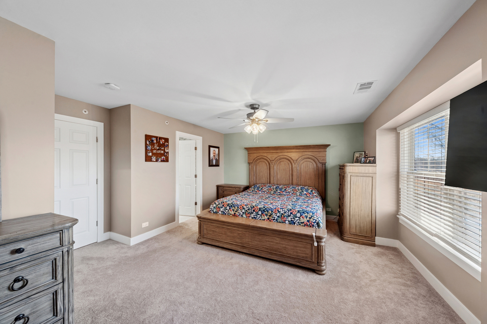 1772 Lancaster Way Northbrook, IL 60062 - Photo 18 of 26 a bedroom with a bed and a window
