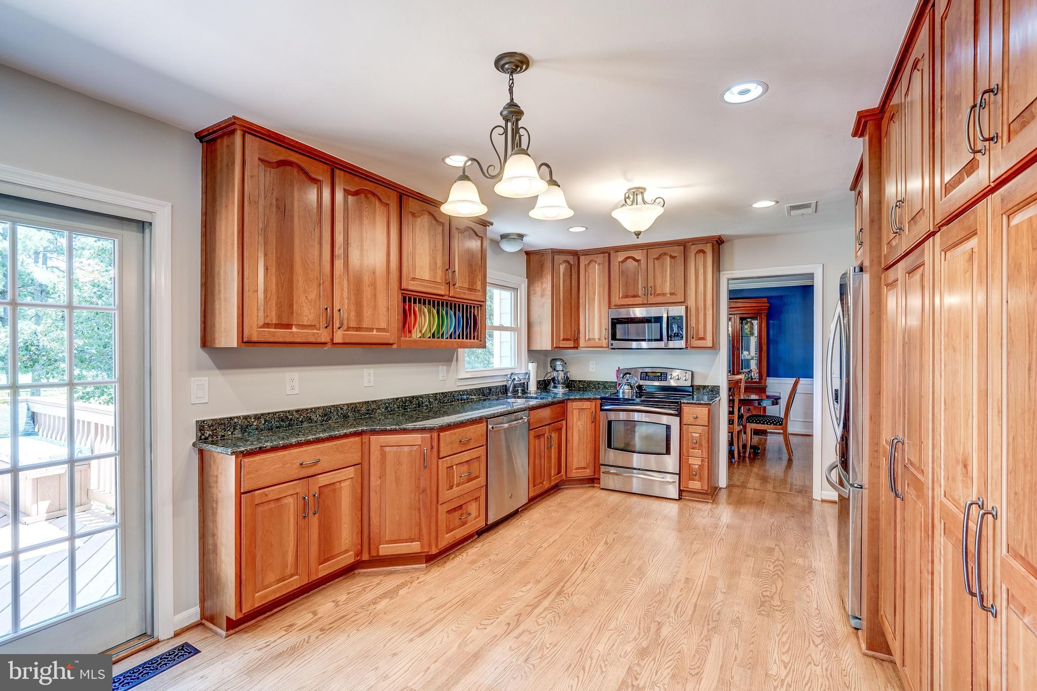 921 Riva Ridge Drive Great Falls, VA 22066 - Photo 13 of 44 breakfast area opens to expansive deck