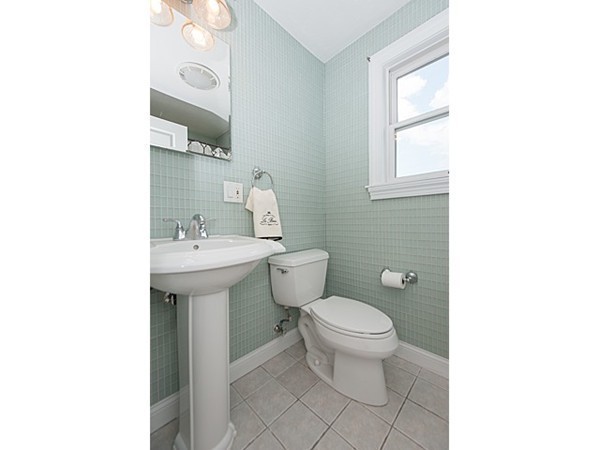 117 Temple Road Waltham, MA 02452 - Photo 14 of 21 Gallery Image 14