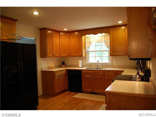 1843 State Rte 635 Midlothian, VA 23113 - Photo 3 of 22 Kitchen