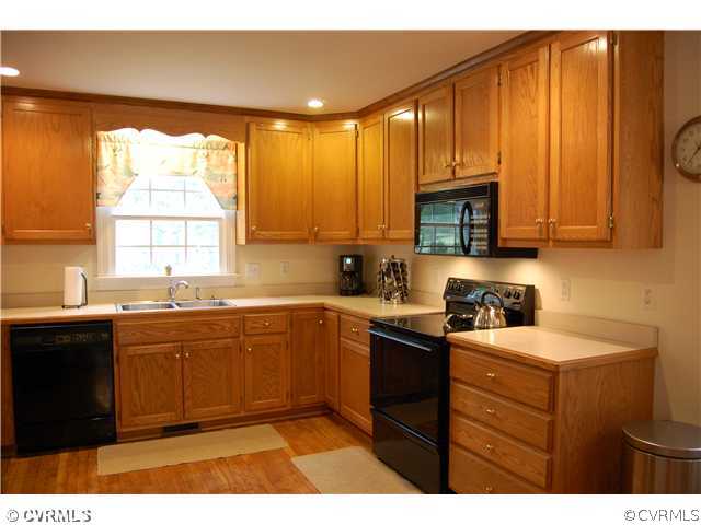 1843 State Rte 635 Midlothian, VA 23113 - Photo 4 of 22 Kitchen